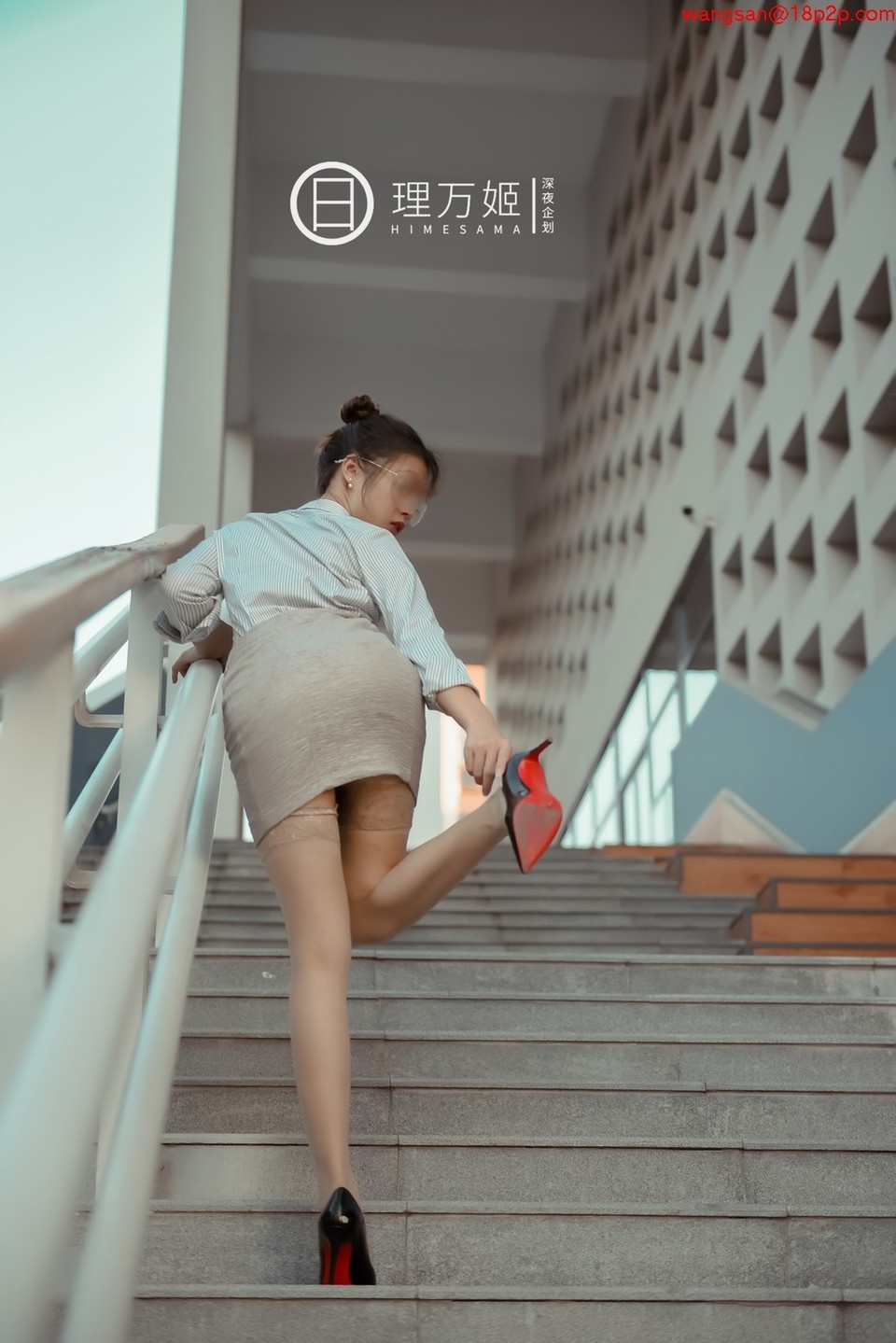 理万姬-学校露出[47P]_湿小穴