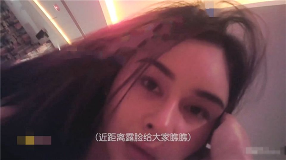 高价网约身材超优性感的大长腿外围美女酒店啪啪,齐逼短裤,纤细小蛮腰都不忍心狠狠操她,稍微用点力就嗷嗷大叫![MP4/744MB]