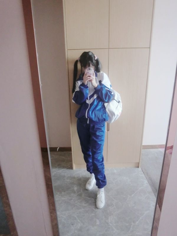 双马尾萝莉赛高酱蓝色校服少女自拍