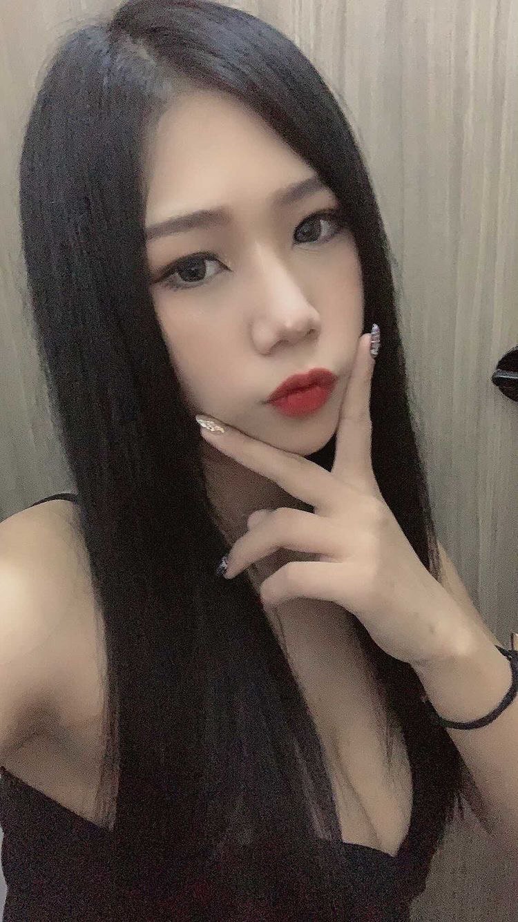 爱自拍的美女 11P